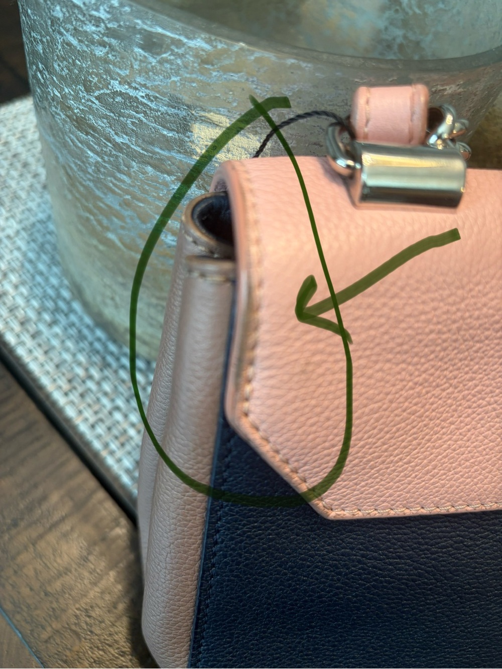 Louis Vuitton Lockme II BB bag - Picture 5 of 16